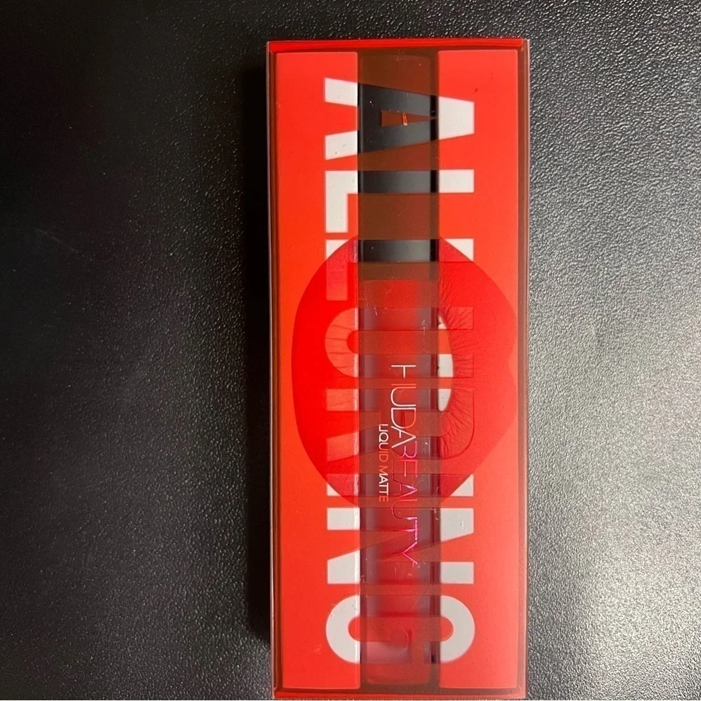 🆕💋HUDA Beauty Liquid Matte Lipstick Classic Red Alluring💄💋 Stocking Stuffer